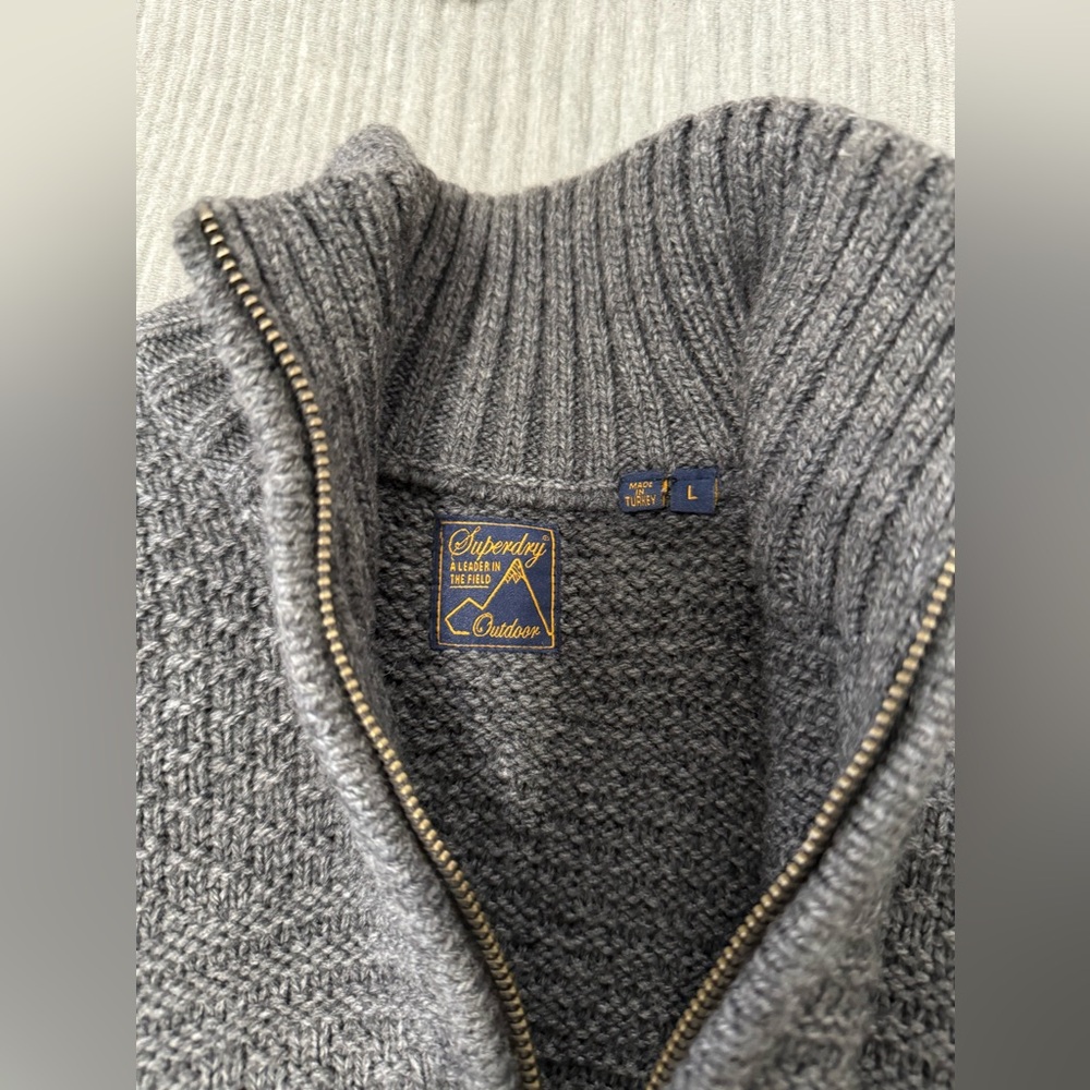 Men’s pull over sweater